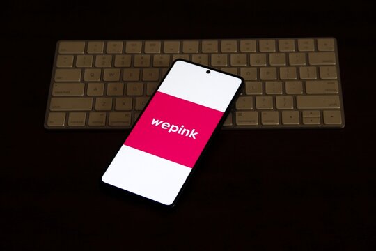 Wepink - Marca brasileira de cosm&eacute;ticos e produtos de beleza fundada em 2021 por Virginia Fonseca e Samara Pink. A empresa oferece uma linha variada de produtos para skincare, maquiagem e perfumes.