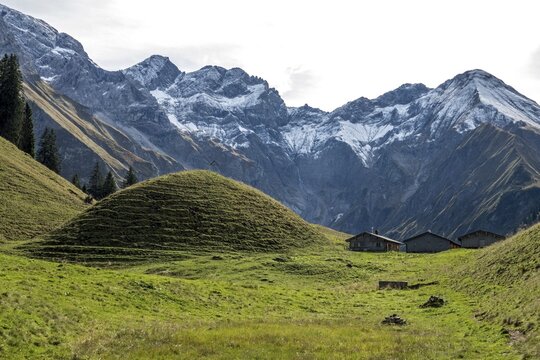 View of Hintere Ein&ouml;dsberg-Alpe, back mountains of the Allg&auml;u Alps with Wilder Mann and Linkerskopf, Ein&ouml;dsbach, Oberstdorf, Oberallg&auml;u, Allg&auml;u, Bavaria Germany
