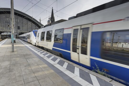 Local train leaving Cologne Central Station, Cologne, Rhineland, North Rhine-Westphalia, Germany