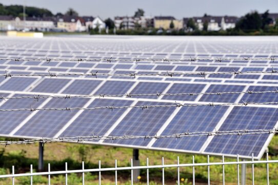 In Troisdorf-Oberlar, the currently largest ground-mounted photovoltaic system in North Rhine-Westphalia is installed on an area of 80, 000 square metres with an output of 3600 kWp, Troisdorf, North Rhine-Westphalia, Germany