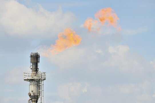 Gas flare of the Schwelgern coking plant, ThyssenKrupp Stahl AG Hamborn site, Duisburg, North Rhine-Westphalia, Germany