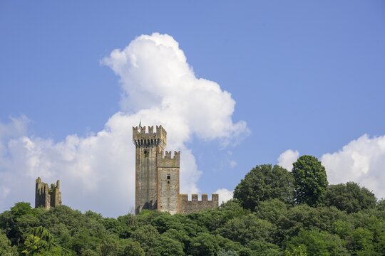 Scaliger Castle seen from the Visconti Bridge from 1395, Borghetto, Valeggio sul Mincio, Province of Verona, Italy