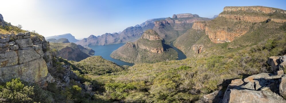 Panorama, Blyde River Canyon loop with Three Rondawels peak, view of Blyde River gorge and table mountains, canyon landscape, Panorama Route, Mpumalanga, South Africa