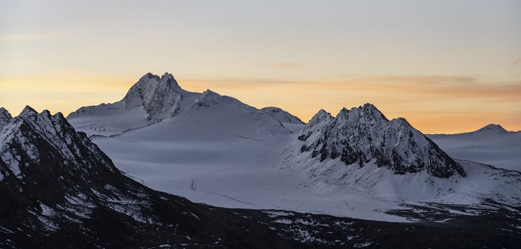 Mountain panorama and glacier at sunrise, Gurgler Ferner with Hochwilde peak, &Ouml;tztal nature park Park, &Ouml;tztal Alps, Tyrol, Austria