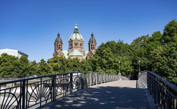 Bridge cable footbridge over the Isar, behind St Luke's Church, Munich, Bavaria, Germany