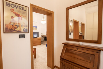 INgressu su camera con camino