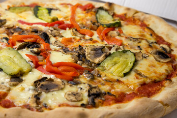 Pizza con verdure grigliate