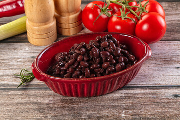 Canned black beans in the bowk