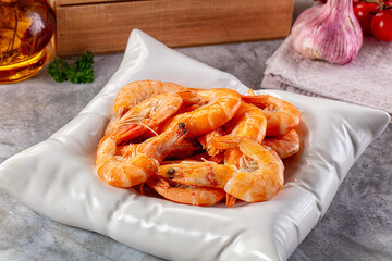 Boiled tiger prawns in the bowl