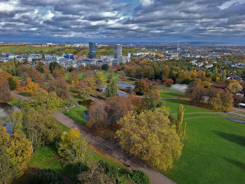 Blick vom Aussichtsturm im H&ouml;henpark Killesberg, Stuttgart; Baden W&uuml;rttemberg; Deutschland