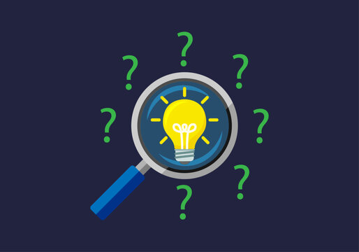 Lupa mirando bombilla con interrogaciones de desarrollo de ideas y creatividad