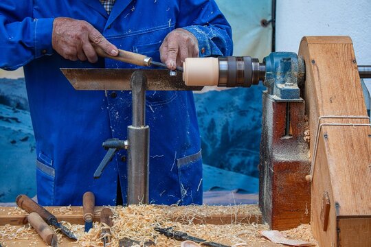 Wood carver