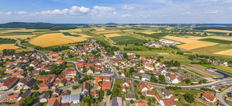 Sommer im mittelfr&auml;nkischen Naturpark Altm&uuml;hltal rund um die Gemeinde Gnotzheim