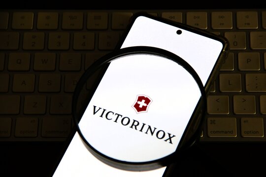 Victorinox - Empresa su&iacute;&ccedil;a que se tornou mundialmente famosa pela fabrica&ccedil;&atilde;o do canivete su&iacute;&ccedil;o, um item ic&ocirc;nico de alta qualidade.