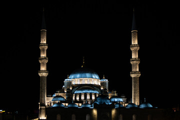Night view of Yeni Camii mosque