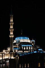Night view of Yeni Camii mosque