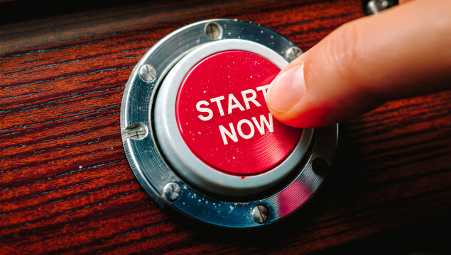 Doigt appuyant sur un bouton START NOW, style vintage