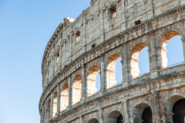 Obraz premium Colosseum arches and ancient architecture in Rome