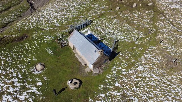 La cabane d'Arizes dans les Hautes Pyr&eacute;n&eacute;es