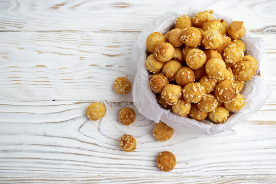 Many delicious mini sesame balls in busket