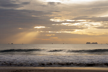 Fototapeta premium sunset lighting at the beach