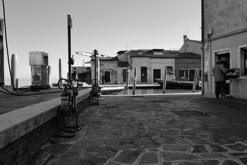 Pompes et pav&eacute;s : transaction silencieuse sur quai europ&eacute;en