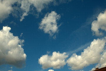 Obraz premium Dramatic cloudy sky with soft light tones