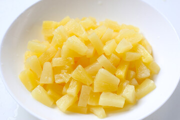 Sweet pineapple chunks in light syrup