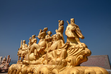 Obraz premium The golden statues of the eight immortals in the pavilion of Penglai, China
