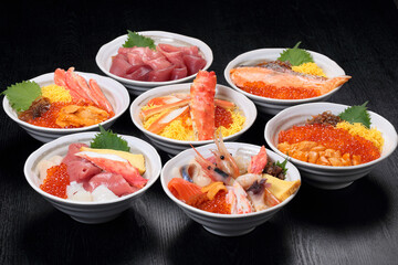 いろいろな海鮮丼の集合写真
