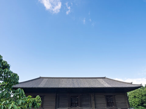 青空に映える正倉院