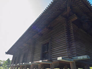 陽光に輝く正倉院