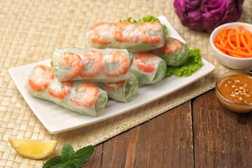 Gỏi cuốn, Vietnamese spring rolls, summer spring rolls, or salad spring rolls, a traditional dish in Vietnamese cuisine consisting of chicken, shrimp, vegetables, bún, and other ingredients wrapped in