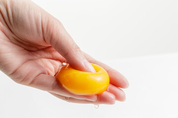 As for the soft, golden-yellow, and nutritious oily egg yolk in my hand...