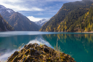 Long Lake in autumn in Jiuzhaigou National Park is a famous lake with crystal clear water and beautiful mountain backdrop. Sichuan, China
