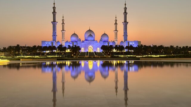 Fototapeta blue mosque at sunset Abu Dhabi Sheik Zayed Mosque   Beautiful islamic architecture   The mosque is located in the capital city of the United Arab Emirates   Tourist attr