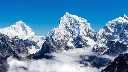 Obraz premium snow mountain with clouds in india 