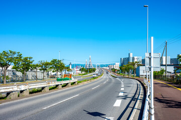 今日はドライブ日和。青森ベイエリアに向かうバイパスを走る