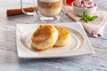 Fried homemade cottage cheese syrniki