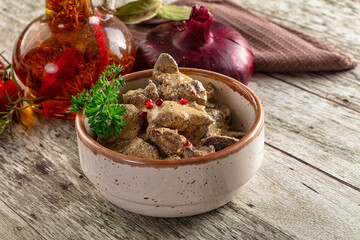 Stewed chicken liver with cream