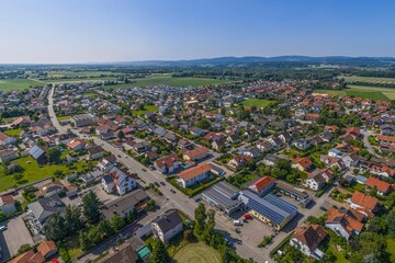Die Gemeinde Parkstetten an der Donau im Kreis Straubing-Bogen aus der Vogelperspektive