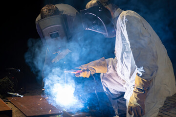 Metallbearbeitung mit dem Schweissger&auml;t