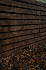 a wooden fence laid out on top of each other in a checkerboard pattern