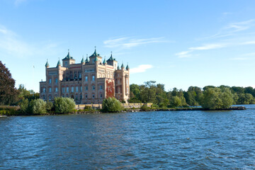 Obraz premium Stora Sundby Castle in Schweden im Herbst 