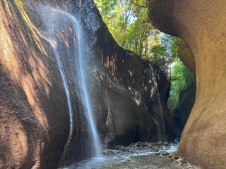 由布川峡谷（猿渡入り口より上流側）