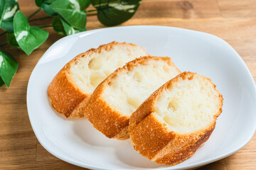 スライスしたフランスパン