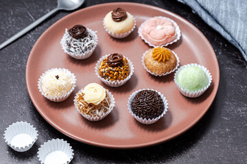 Selection of traditional Brazilian sweets such as brigadeiro and beijinho arranged on a plate, representing the colorful variety of candies served at birthday parties