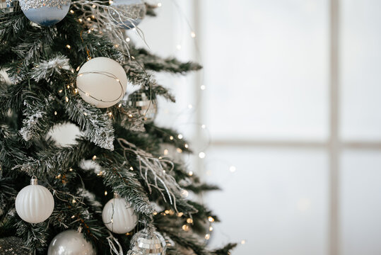 Elegant Christmas Tree with White and Silver Ornaments
