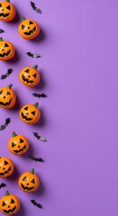 Naklejka premium Spooky halloween pumpkins and bats arranged on a vibrant purple background