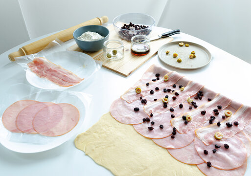 Proceso de elaboraci&oacute;n de pan de jam&oacute;n venezolano. Receta original con ingredientes cl&aacute;sicos.